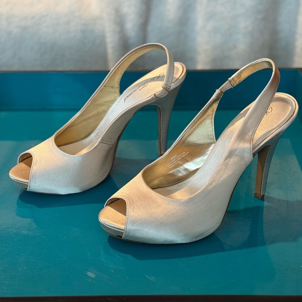EUC Lulu Townsend champagne satin heels